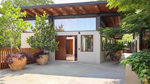 Welcome to Paradise - Luxurious Studio Oasis "Urania" with Pool and Lush Tropical Gardens