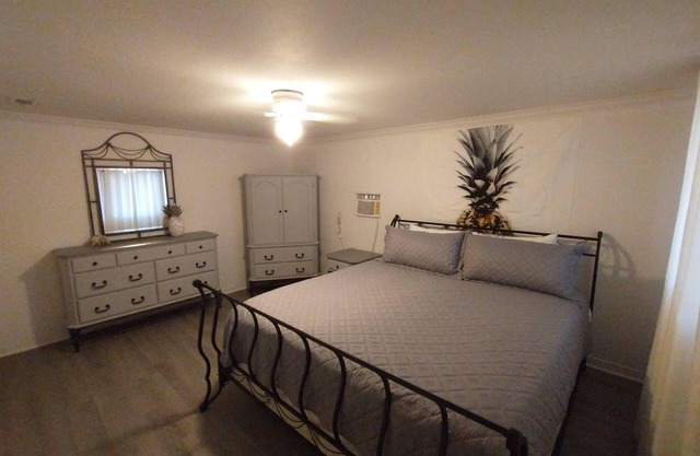 Welcome to Pineapple House! No Cleaning Fee!...