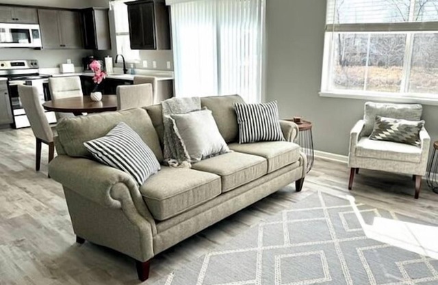 Welcome to Serenity - Spacious 4-bedroom townhome in Mankato minutes from MSU