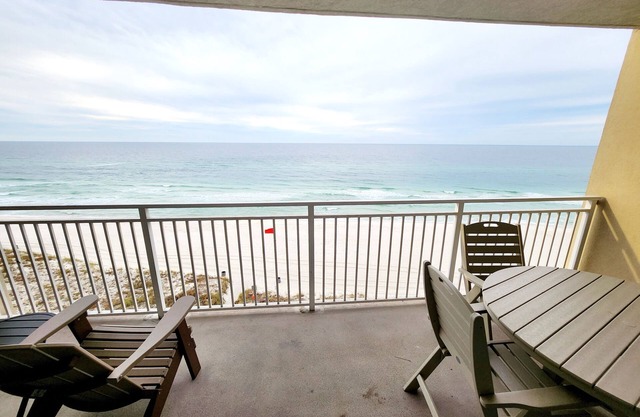 Welcome to Sunset View! Minutes to Pier Park. Right on the beach!