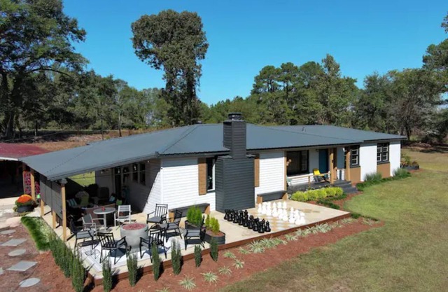 Welcome to Super88, a retro retreat!