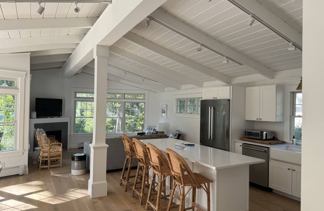 Welcome to the beach! Enjoy yourselves in this renovated year round home.