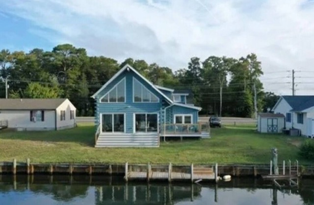 Welcome to the Blue Crabin in Fenwick Island with four bedrooms and four baths!