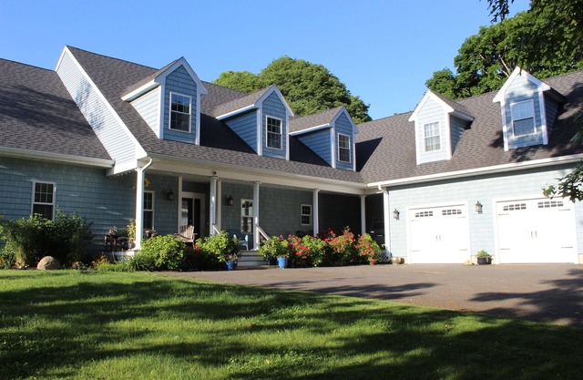 Welcome to the Cape! Cute, quiet and clean apartment ready for your stay.