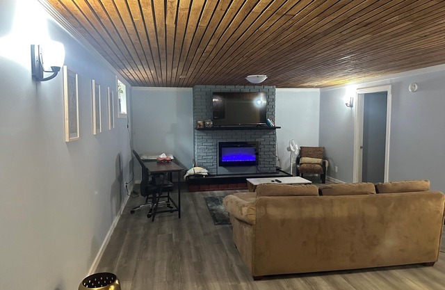 Welcome to The Da Vinci Suite in Regina’s Uplands area!