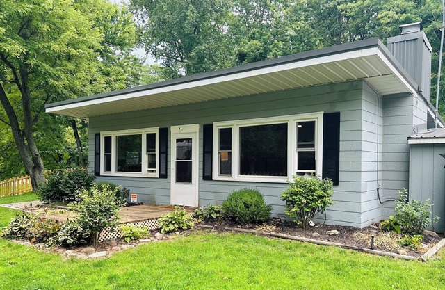 Welcome to the Doggone Lake House at Portland Mills Launch Ramp. Pet Friendly!