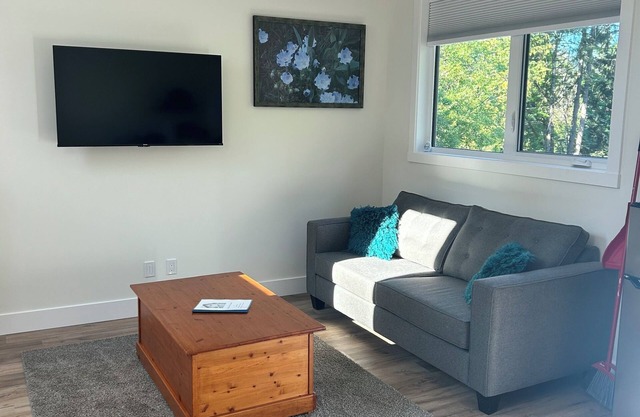 Welcome to The Ferns in Cobble Hill! Quiet, clean and functional bachelor suite.
