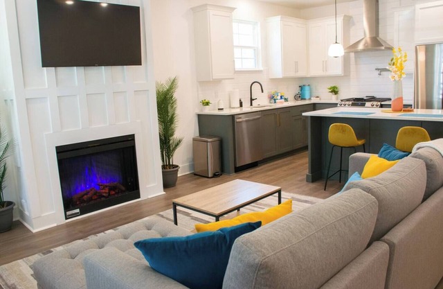 Welcome to the Garden Flat at East Hill House! Located in one of Pensacola’s most walkable area