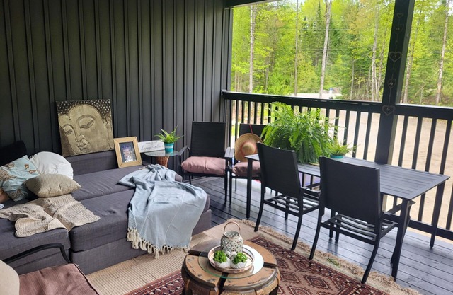 Welcome to the Hidden Gem . Bungalow Bliss: Modern Comfort in a country setting