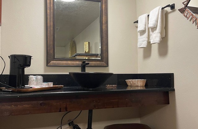 Welcome to The New Kanab Lodge Suite 24