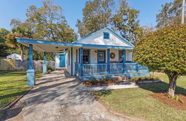 Welcome to The Schoolhouse – A charming cottage in historic Monticello, Florida.