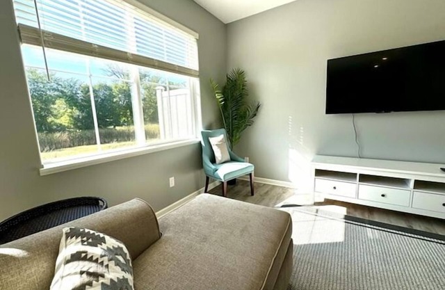 Welcome to The Willow - Spacious 4-bedroom townhome close to MSU