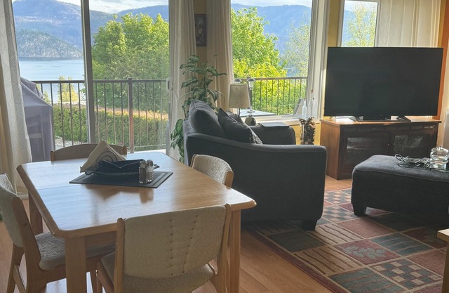 Welcome to Therapy Ridge - Carriage House w/Lake Views - Prepare to Breathe!