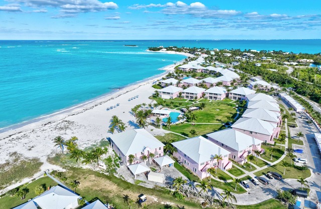 Welcome to "Treasure Pleasure" Bahama Beach Club 4 bedroom, Beachfront Condo