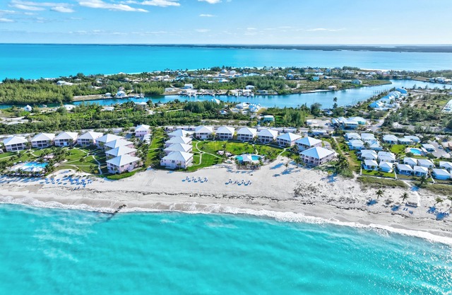Welcome to "Treasure Pleasure 2" Bahama Beach Club 3-bedroom, Beachfront Condo