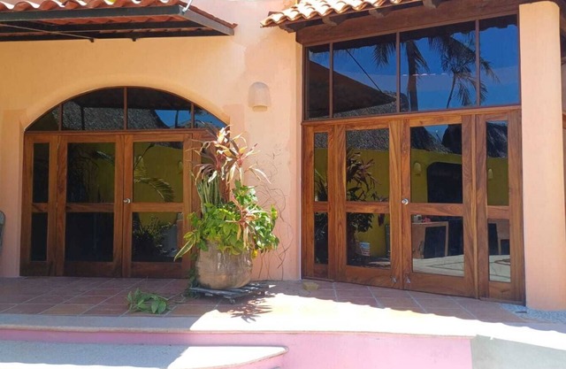Welcome to Villa Carolina, AC, Pool, short walk to downtown Barra and the ocean.