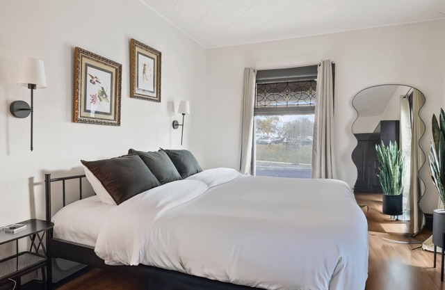 Welcome to Your Cozy Retreat in Central Rochester!
