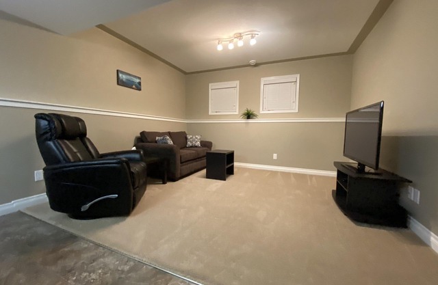 Willkommen in Ihrem „Zuhause fern von Zuhause“ in Sylvan Lake, AB!
