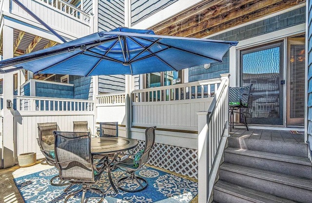 Welcome to your SPLASH PAD! Pools, walk to the beach and private courtyard