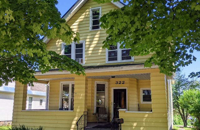 Spacious Ironwood 2 bedroom rental by the Iron Belle Trail!
