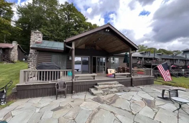 Welcoming 2-bedroom house with WiFi in Old Forge