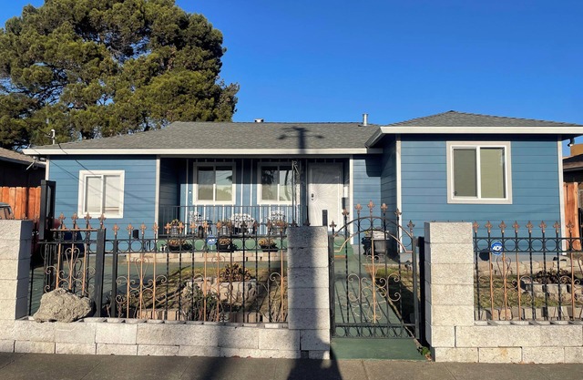 Welcoming 3-bedroom house with WiFi in Oakland near OAK airport and Arena.