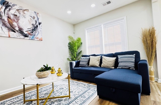 Welcoming 3-bedroom townhome with AC in Charlotte