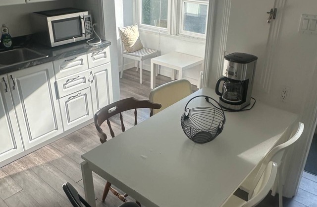 Welcoming 3 br house with WiFi in Victoria