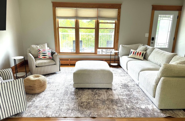 Welcoming 4-bedroom lake house ON THE GOLF COURSE with WiFi in Alexandria