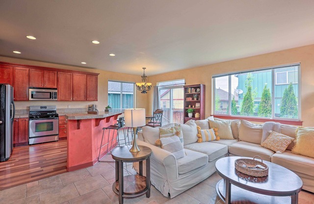 Welcoming Bend Home < 4 Mi to Pilot Butte!