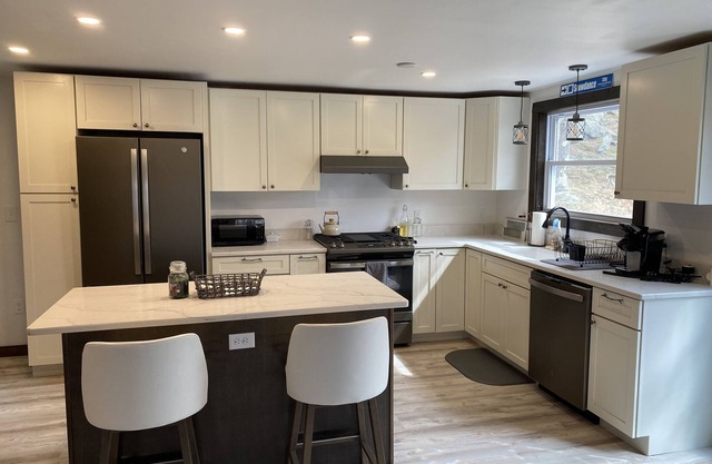 Welcoming brand new 3 bed chalet on hilltop with Mountain View’s