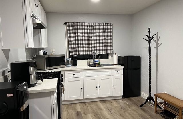 Welcoming Cozy Guest Unit
