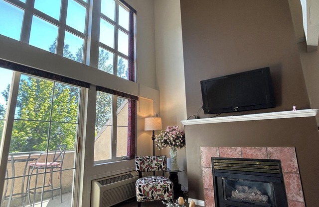 Welcoming Loft With Golf Course View - 312