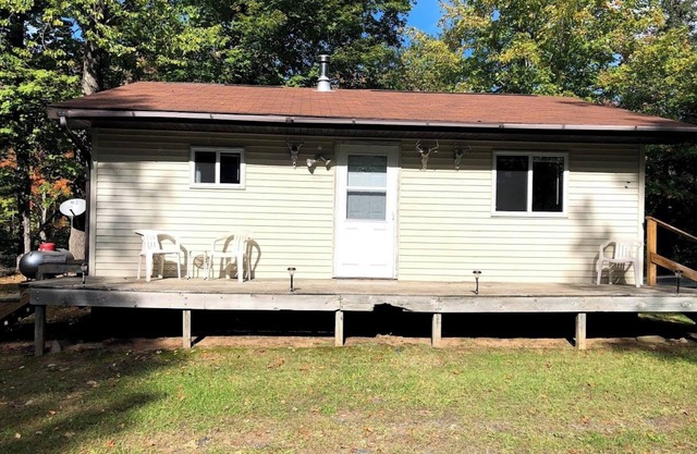 Welcoming off the Grid 2-bedroom Cabin in Skanee. On the Big Huron River.