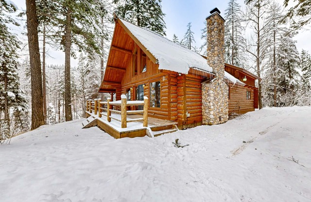 Einladende, friedliche, hundefreundliche Hütte - einfacher Zugang zum See & Skifahren!