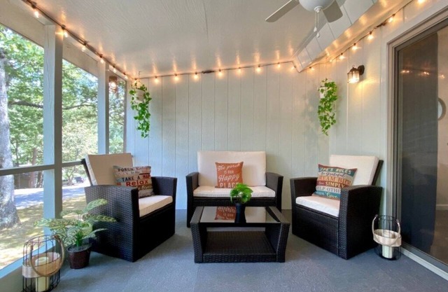 Welcoming, Roomy and Conveniently Located!