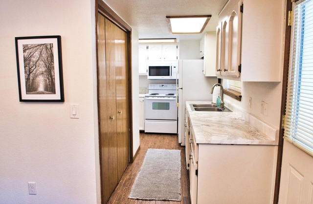 Welcoming townhome with WiFi in charming downtown Flagstaff