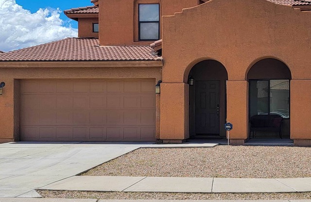 Welcoming Tucson Home ~ 6 Mi to Downtown!
