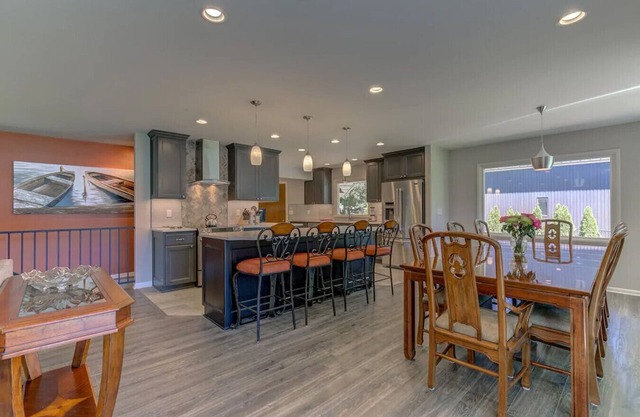 Welk Manor – Private Waterfront Retreat on the Spokane River