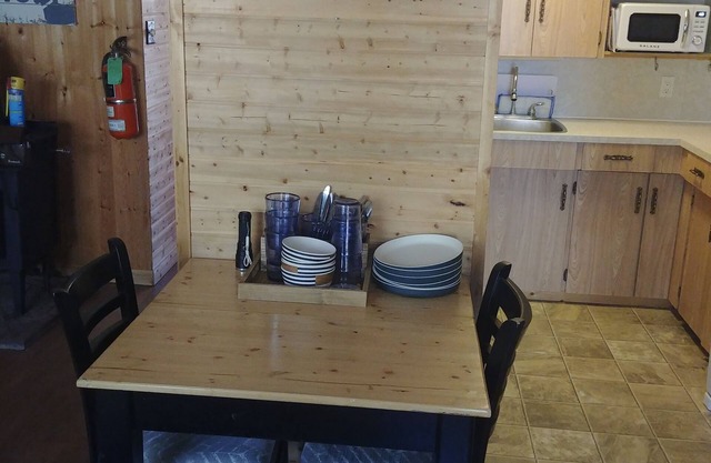 Well Appointed A-frame Cabin at Oak Lake Resort