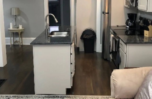 Updated Historic Lovely Apartment