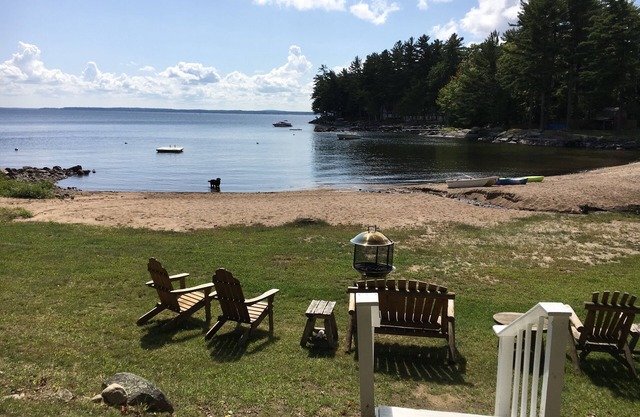 Gut ausgestattetes Haus an einer abgelegenen Sandstrandbucht - West Shore - Sebago Lake