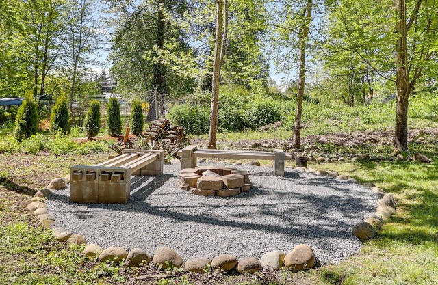 NEW! Well-Appointed McKenna Home: Fire Pit & Deck!