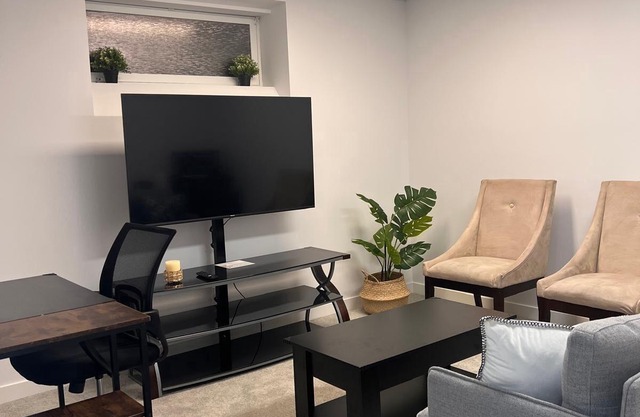 Well Furnished Cozy 1 Bedroom Basement Suite with Private Entrance