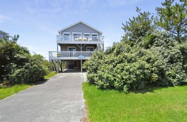 Well-maintained 4 bedroom home in quiet South Nags Head!