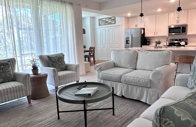 Venice FL Wellen Park 2-bedroom condo 18-hole Golf course pool pickleball tennis