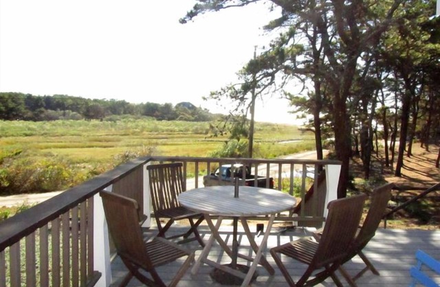 Wellfleet Beach Cottage mit Blick auf die Bucht