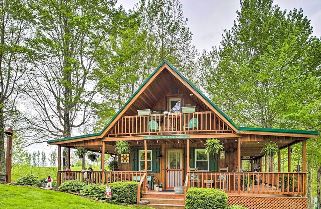 Wellington Cabin Escape w/ Wraparound Deck!