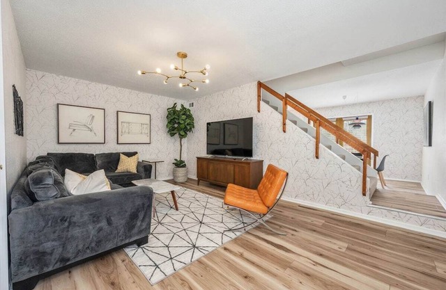 Wellspring Townhome - King Bed Suite minutes from Texas A&M