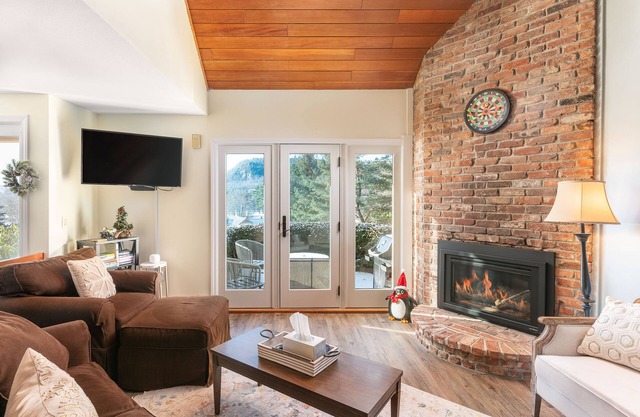 Wentworth Condo on Jackson’s XC ski trails, close to Attitash, Wildcat, Cranmore